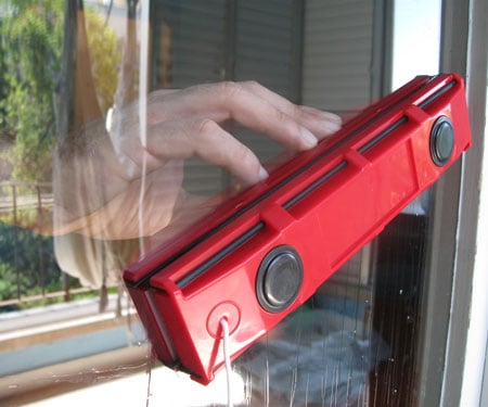 In and Out Magnetic Window Cleaner™